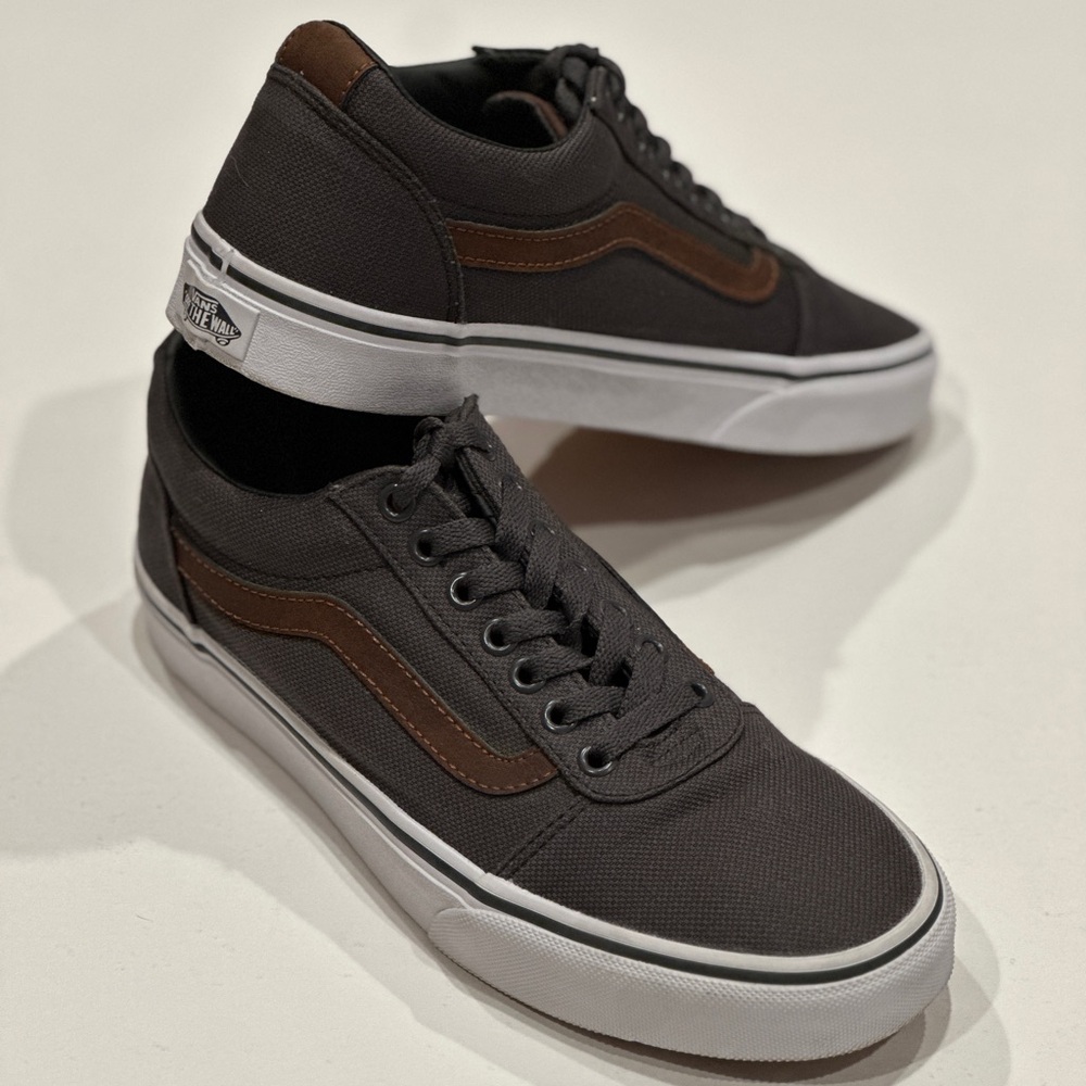 👟Vans-Gray and Brown Low-Tops Classic Style Like New! Men’s Size 8